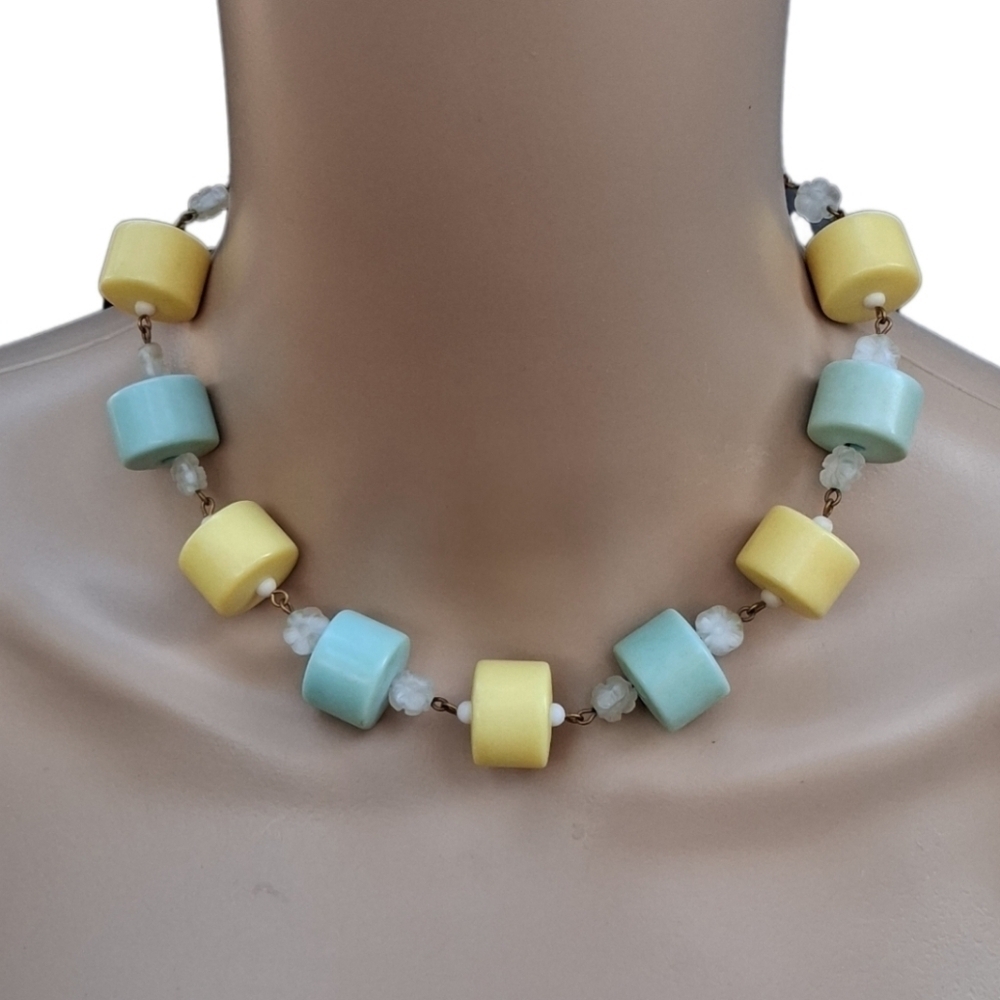 VINTAGE 50s Chunky Pastel Bead Necklace Flower Spacers Choker